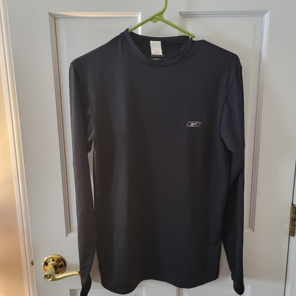 Reebok shirt for under ski or outdoor wear, gym workouts. M-L.